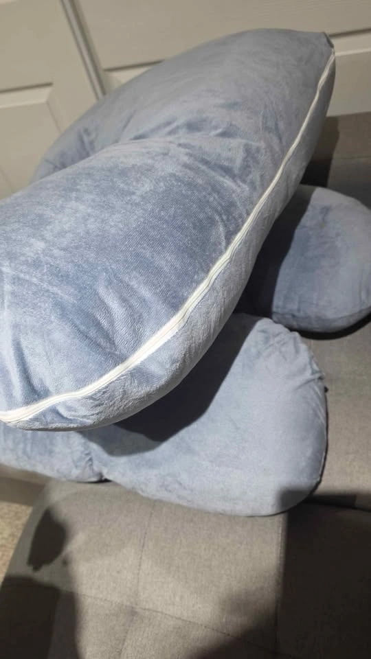 Maternity Pillow - Clean and barely used! - photo 3
