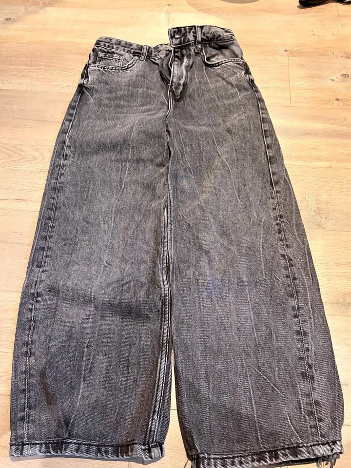 zara wide leg dark wash - size 2