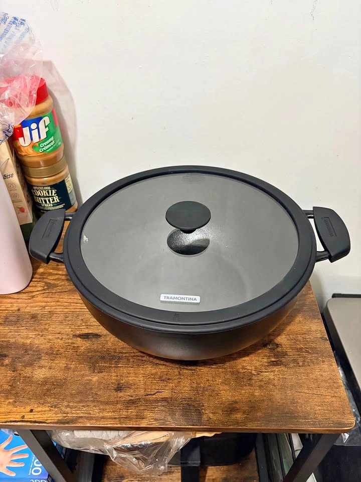 Tramontina Cast Iron Wok with Glass Lid 7qts