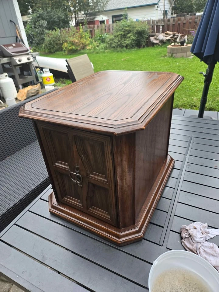 Oak Cabinet End Table / Side Table w/ Storage - photo 3