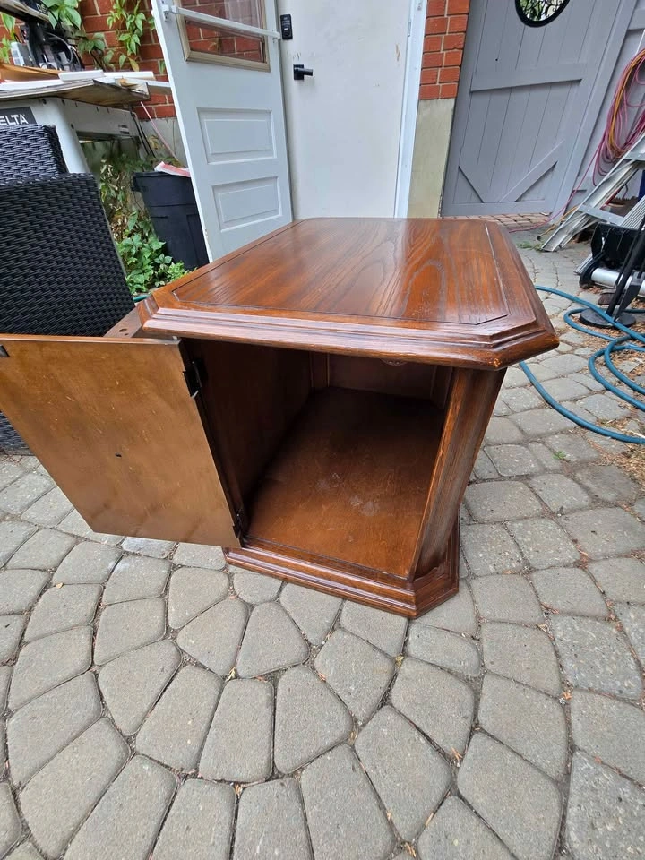 Oak Cabinet End Table / Side Table w/ Storage - photo 5