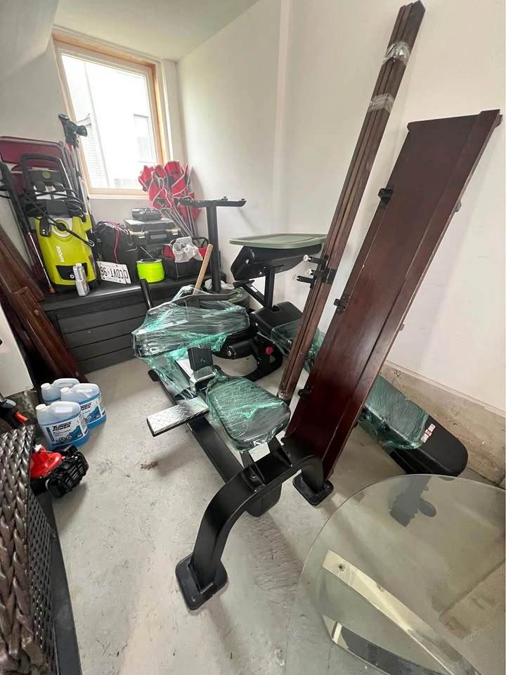 Seated calf machine