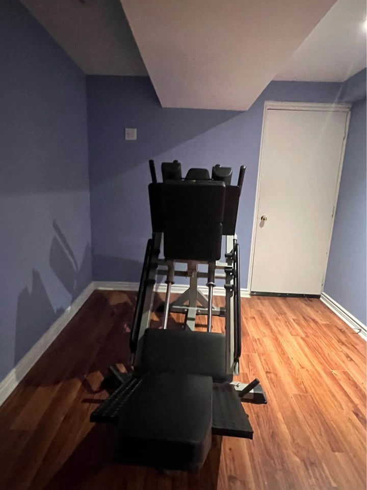Leg Press and Hack Squat Machine - photo 2