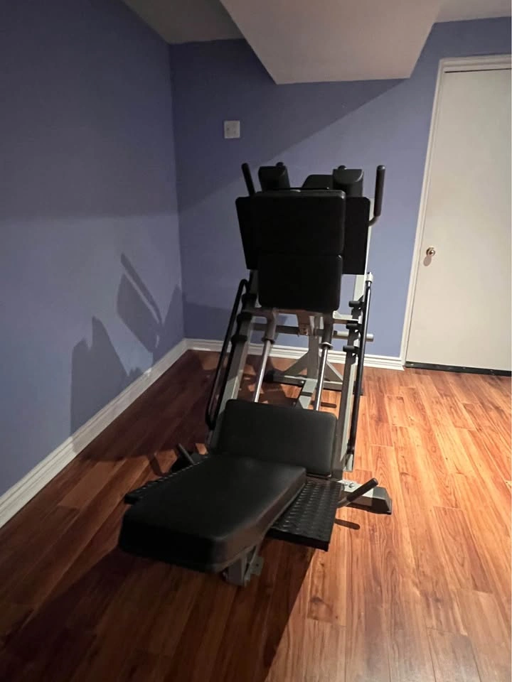 Leg Press and Hack Squat Machine - photo 3