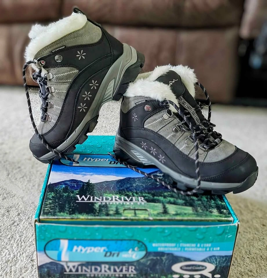 WindRiver New Winter Boots - Woman 7.5