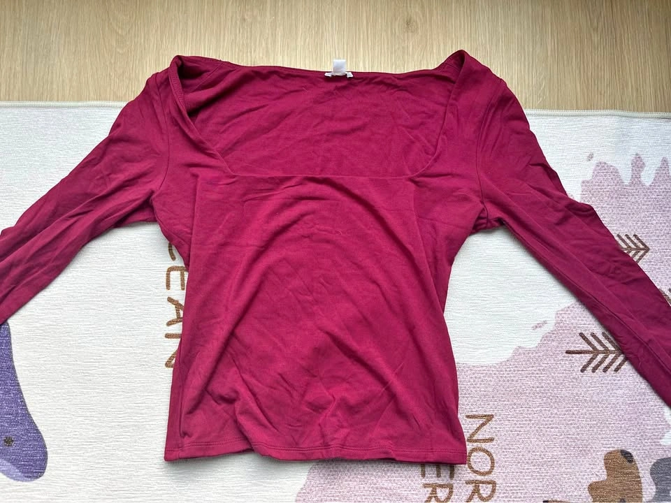 Garage Size M Red Square Neckline Top
