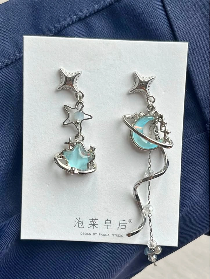 Moon and Star dangling silver earrings