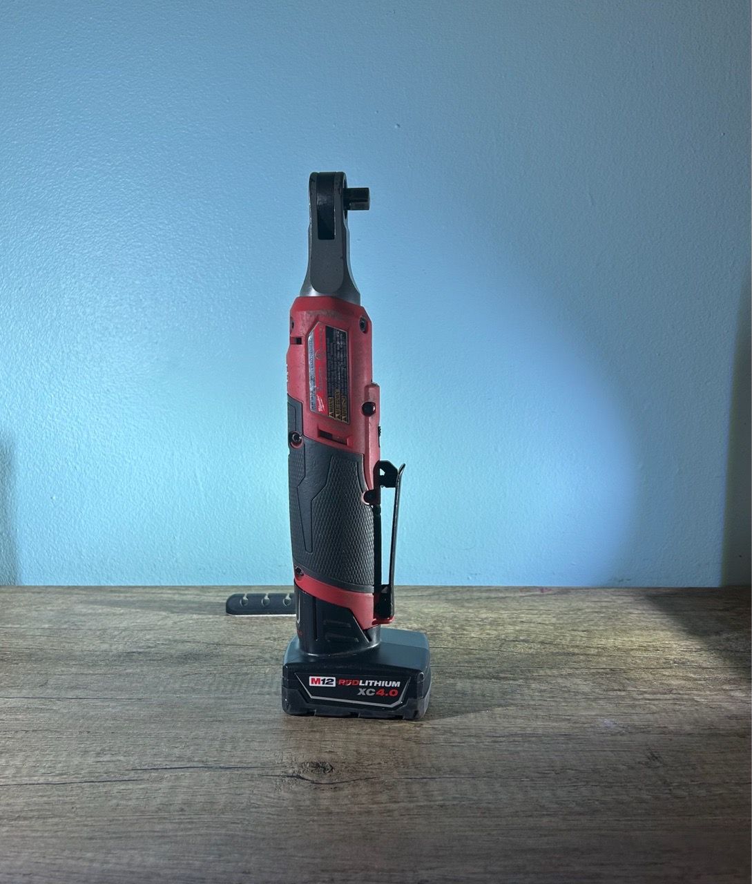 Milwaukee M12 3/8” High-Speed Ratchet with battery - photo 2