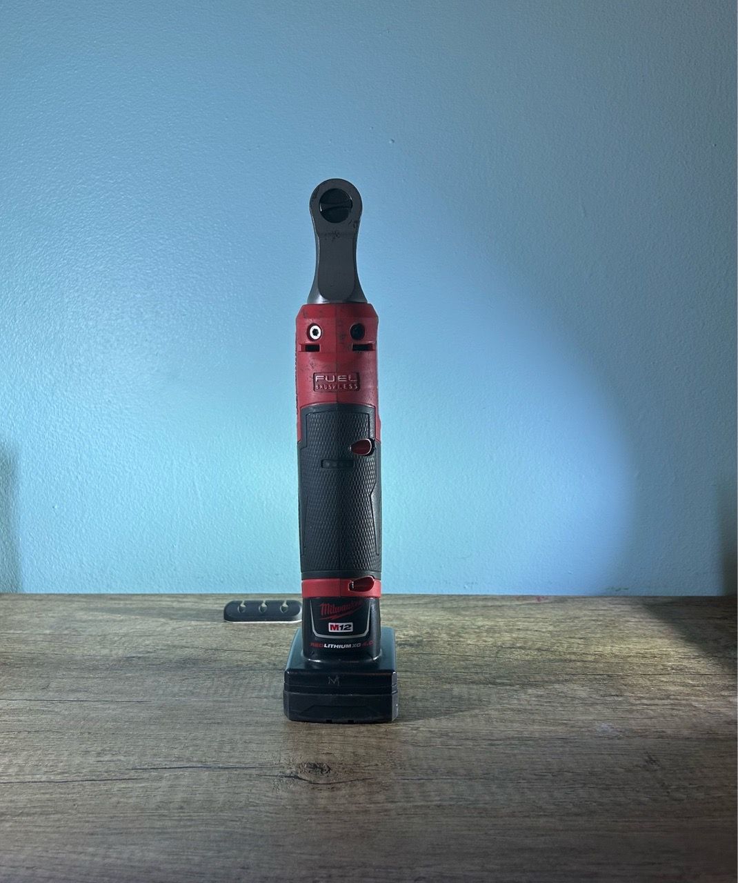 Milwaukee M12 3/8” High-Speed Ratchet with battery - photo 3