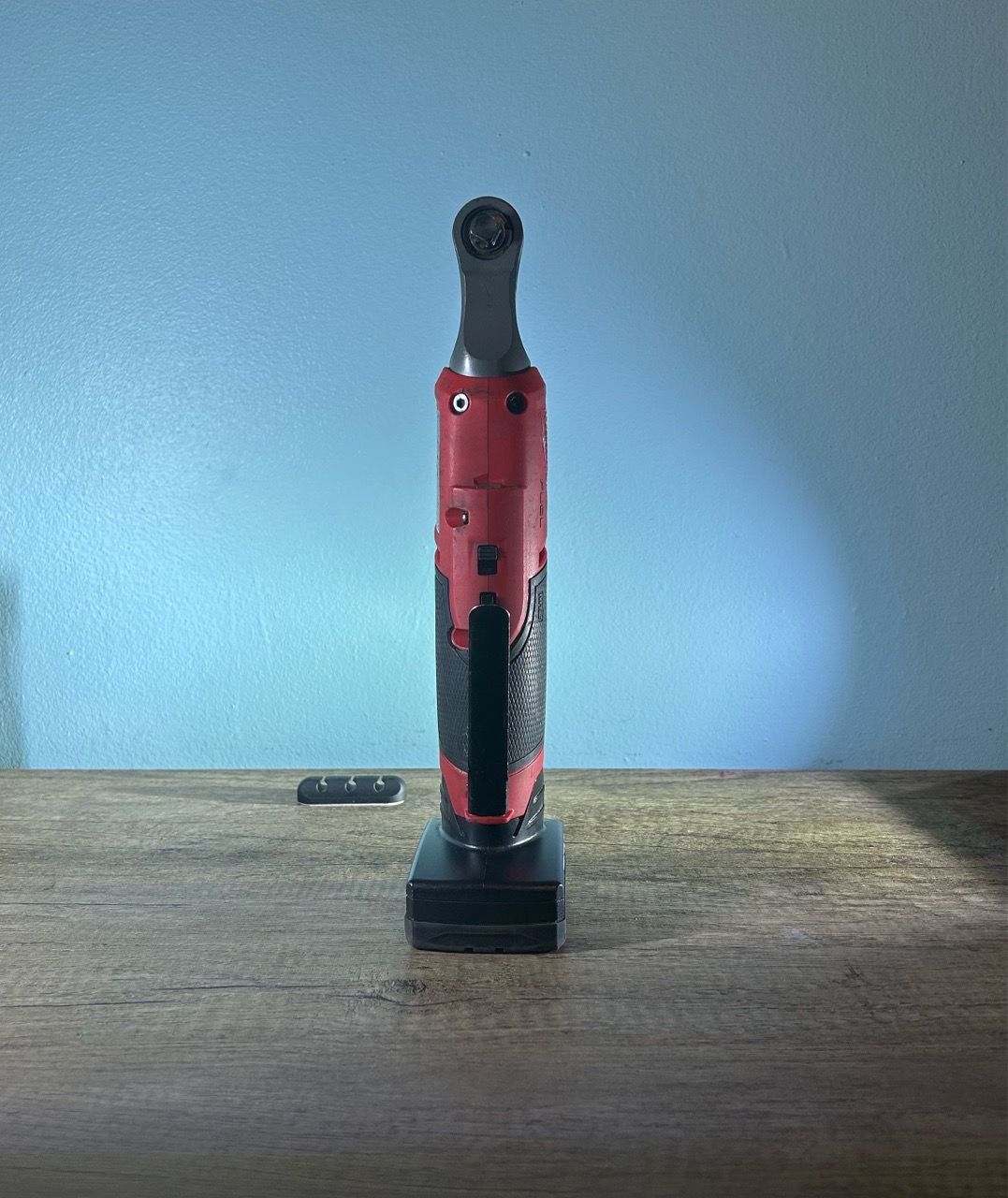 Milwaukee M12 3/8” High-Speed Ratchet with battery - photo 4
