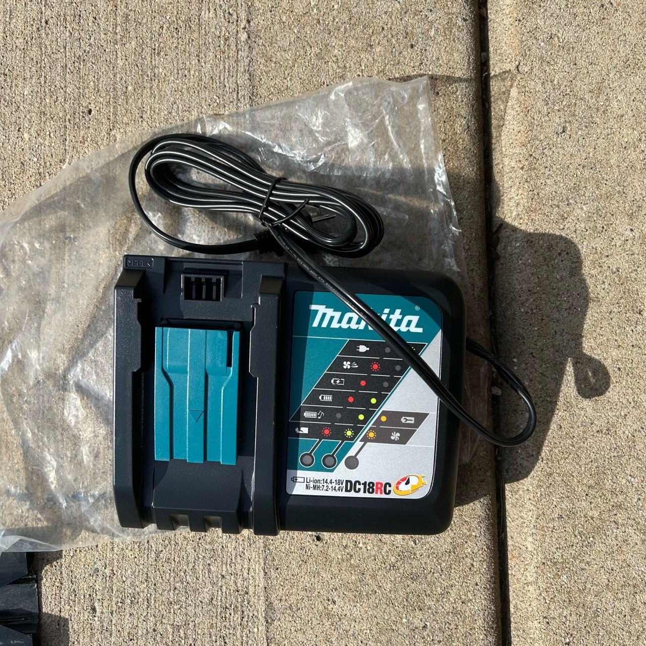 Makita 30" Hedge Trimmer with battery and charger - photo 2