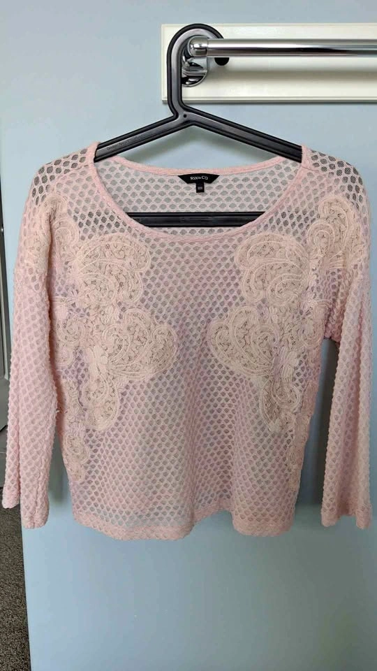 RW and co size medium lace top