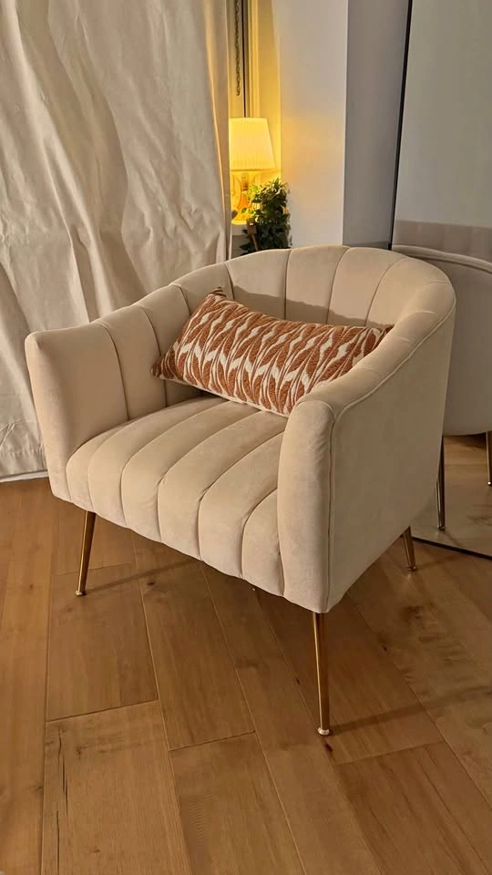 Velvet Tufted Armchair/Accent Chair
