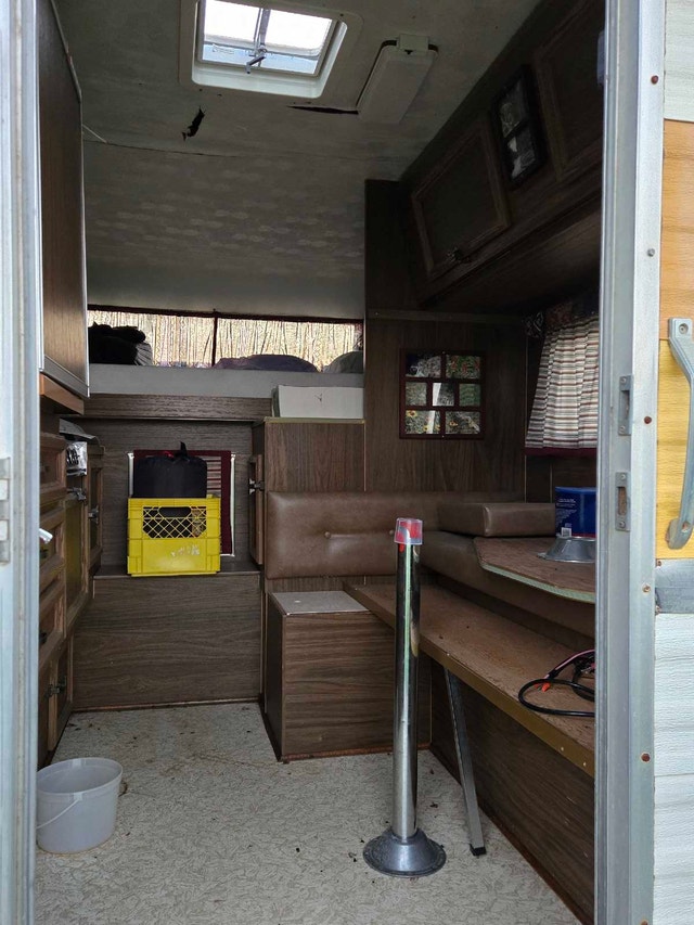 Vintage 8ft Slide-In Camper - Clean Interior / New Vent - photo 5