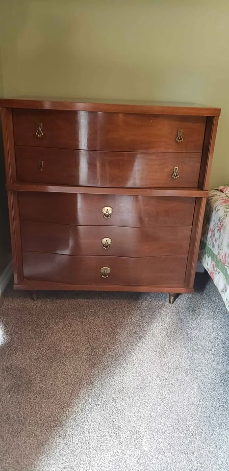 VINTAGE MID-CENTURY BEDROOM SET – DRESSER, LOWBOY & MIRROR - photo 2