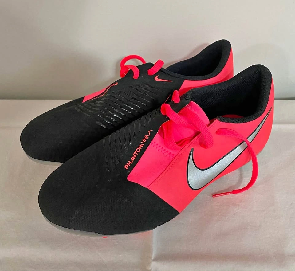 NIKE PHANTOM CLEATS (6Y/6M/7.5W)