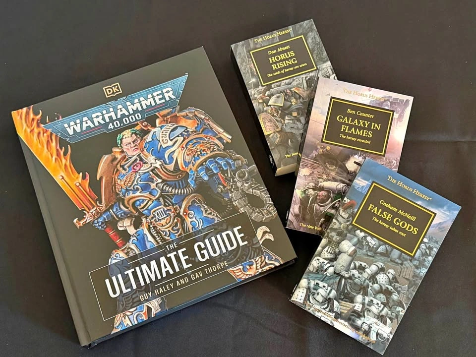 Warhammer 40,000 The Ultimate Guide and Horus Heresy Bundle