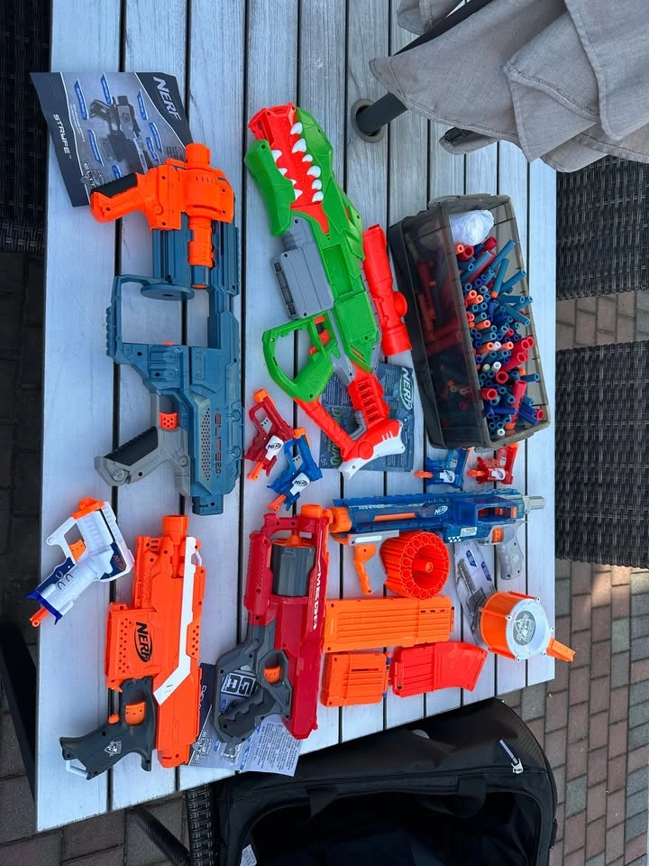 Nerf Guns, Ammo, Nike Bag and Case - photo 2