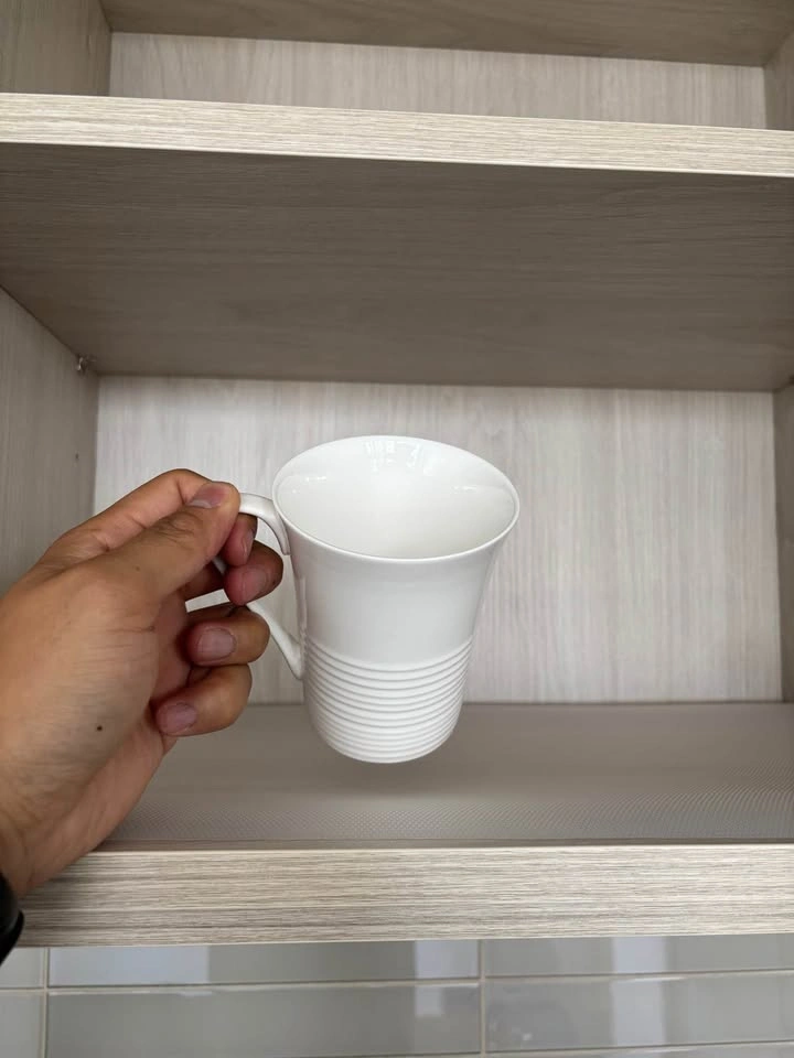 Maxwell & Williams White Ribbed Ceramic Mug - photo 2