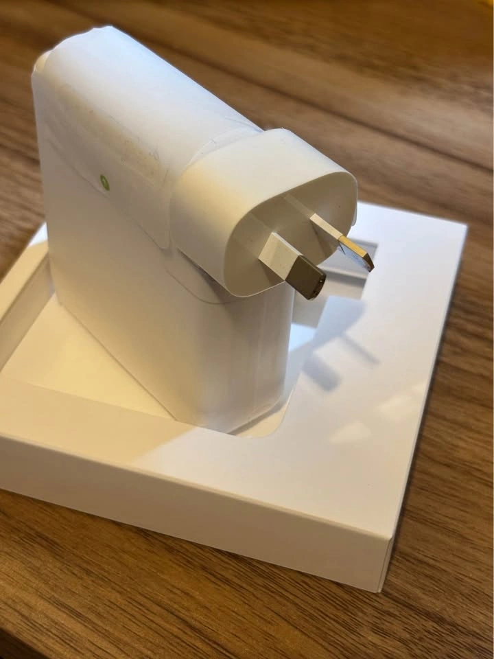[Like New] Apple 96W USB-C Power Adapter + 240W USB-C Cable (2m) - photo 2