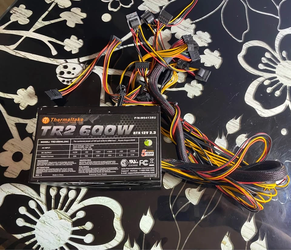 Thermaltake TR2 600W Power Supply - photo 2