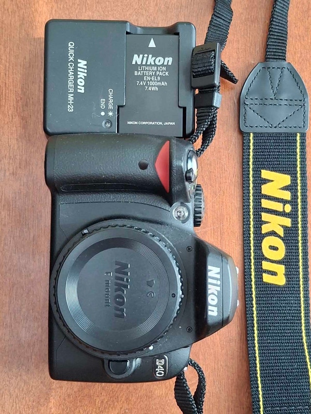 Nikon D40 Body (4919 sc) with original battery, charger & strap - photo 2