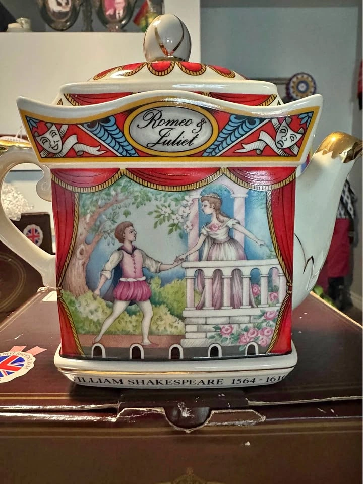 Classic collectible teapots