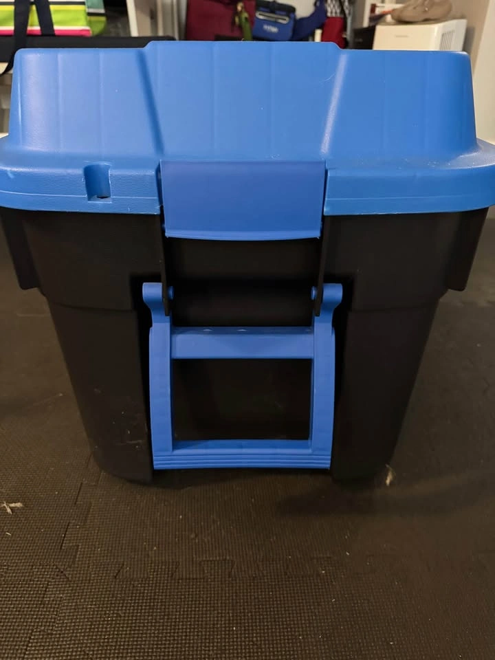 Sturdy storage bin/tote with wheels - photo 2