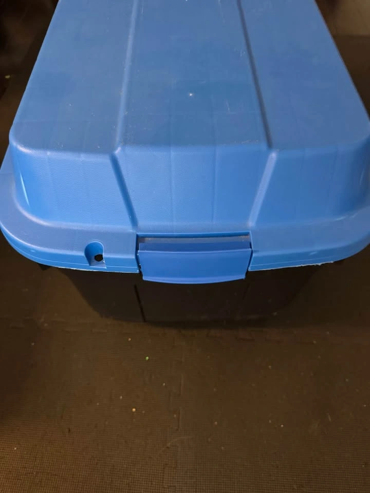 Sturdy storage bin/tote with wheels - photo 3