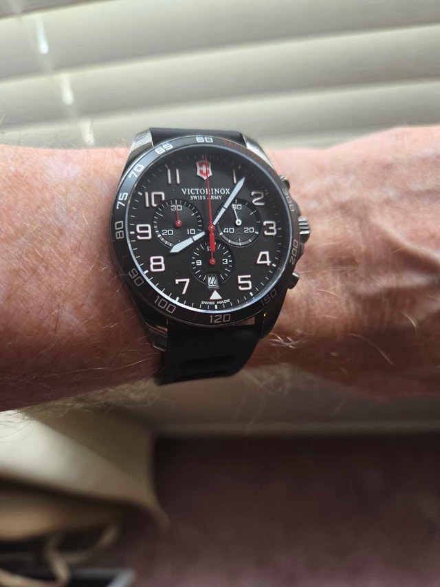 Victorinox FieldForce Chronograph 2026 - photo 2