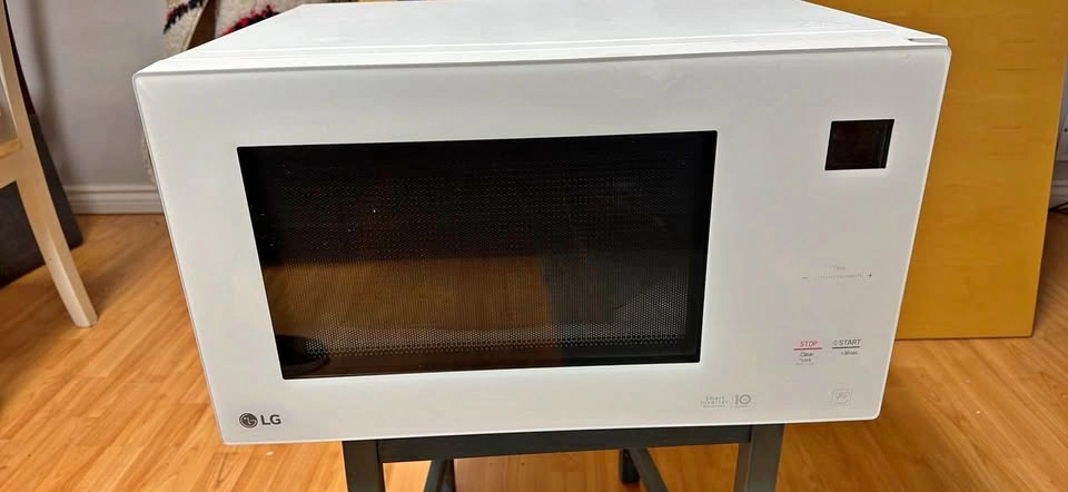 LG White Microwave