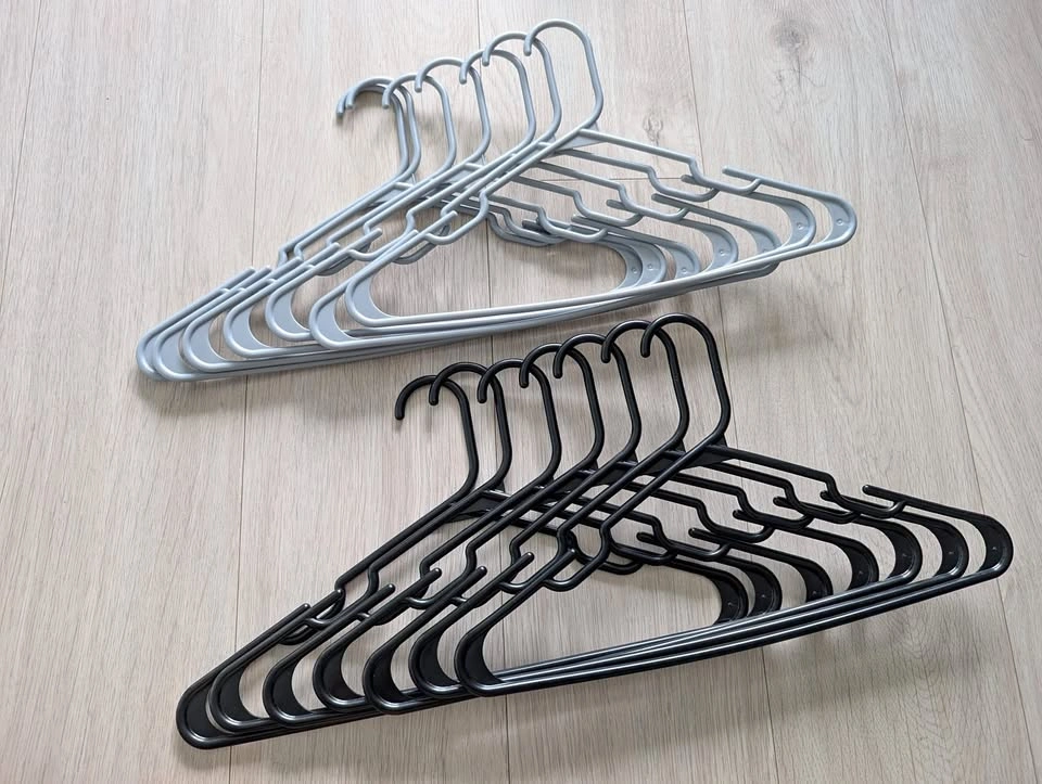 14 Clothes Hangers – Black and Grey