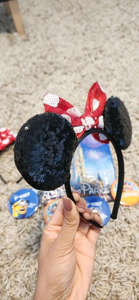 Disney Minnie Mouse Sequin Ear Headbands and Souvenir Buttons - photo 3