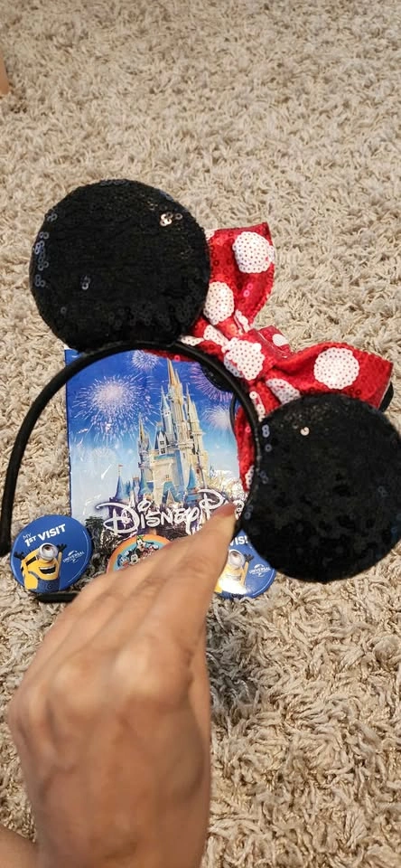 Disney Minnie Mouse Sequin Ear Headbands and Souvenir Buttons - photo 4