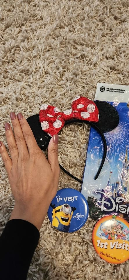 Disney Minnie Mouse Sequin Ear Headbands and Souvenir Buttons - photo 5