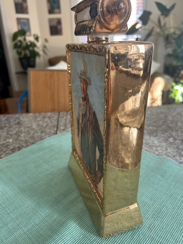 John Wayne 1979 Bourbon Decanter - photo 2