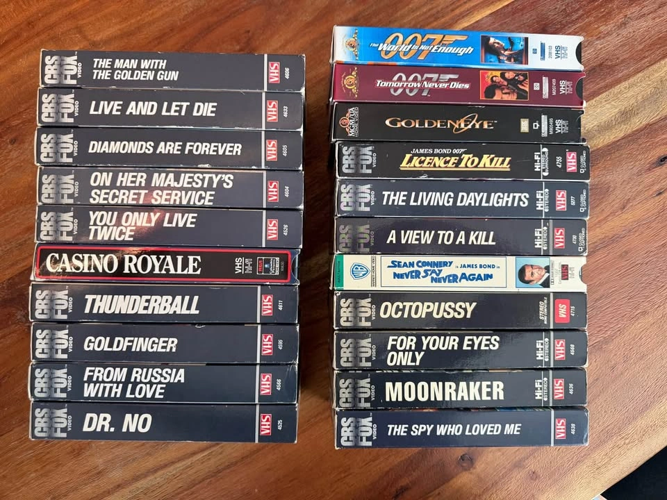 James Bond 007 VHS Collection - 21 Tapes - photo 2