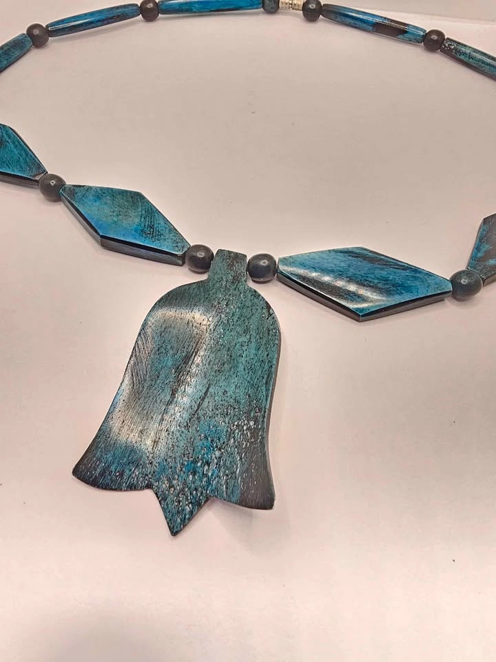 Teal Wooden Tulip Necklace - photo 4