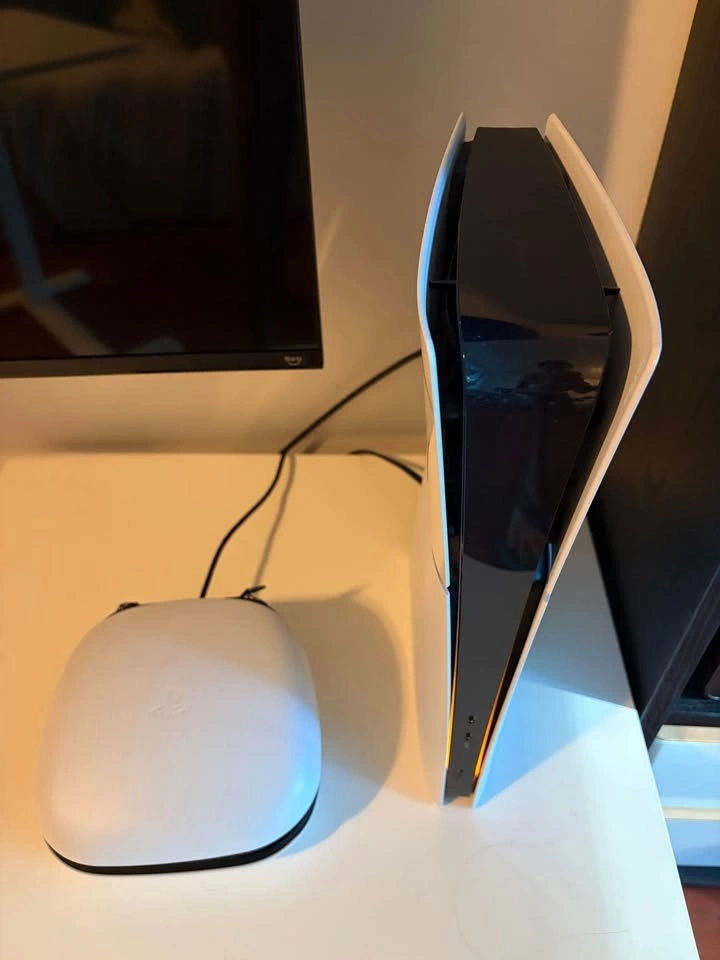 PS5 Digital with Dualsense Edge controller - photo 2