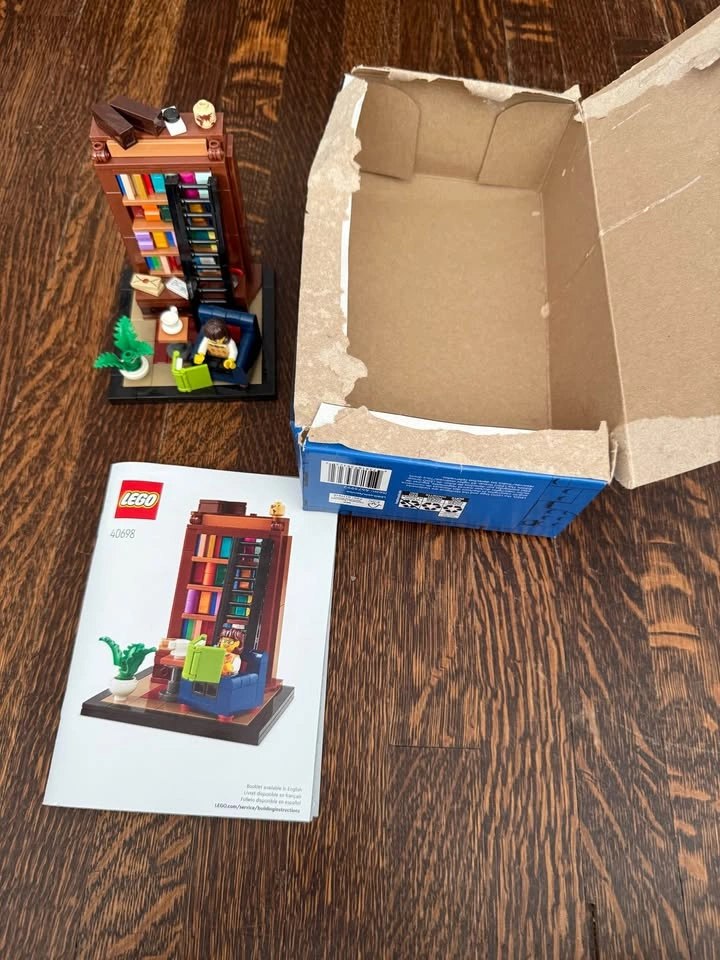 LEGO Ideas Books Are My Passion 40698 - photo 4