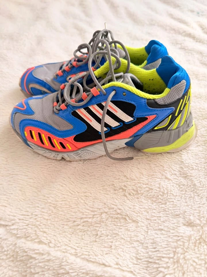 Boy’s sneakers