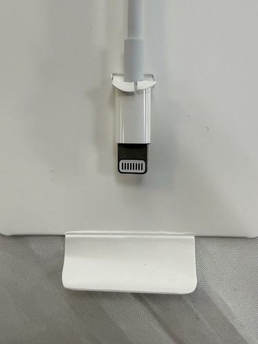 Apple MD821AM/A Lightning to USB Camera Adapter - photo 5