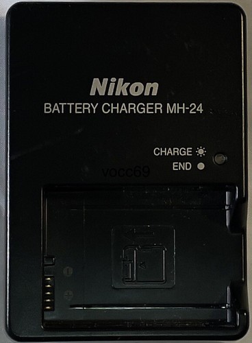 Nikon MH-24 Quick Charger - photo 2