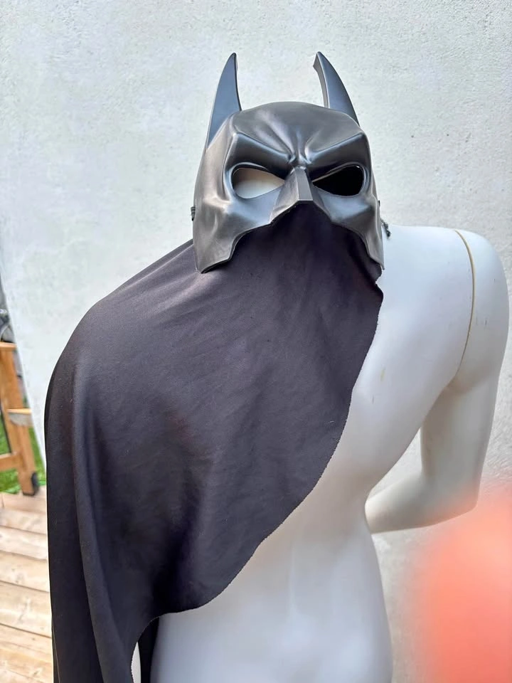 Rubie's Batman Mask and Cape/black gloves (kids)