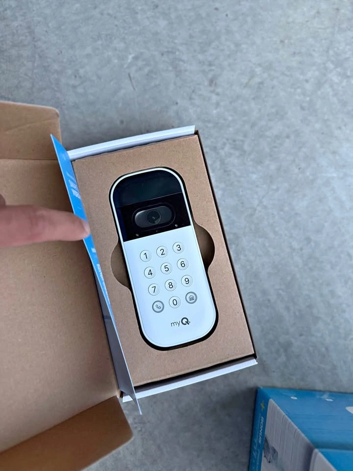 myQ Smart Garage Video Keypad + Power Adapter Kit