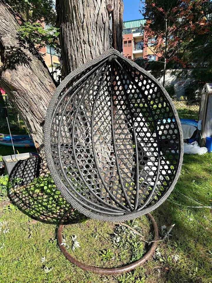 Egg swinging chair