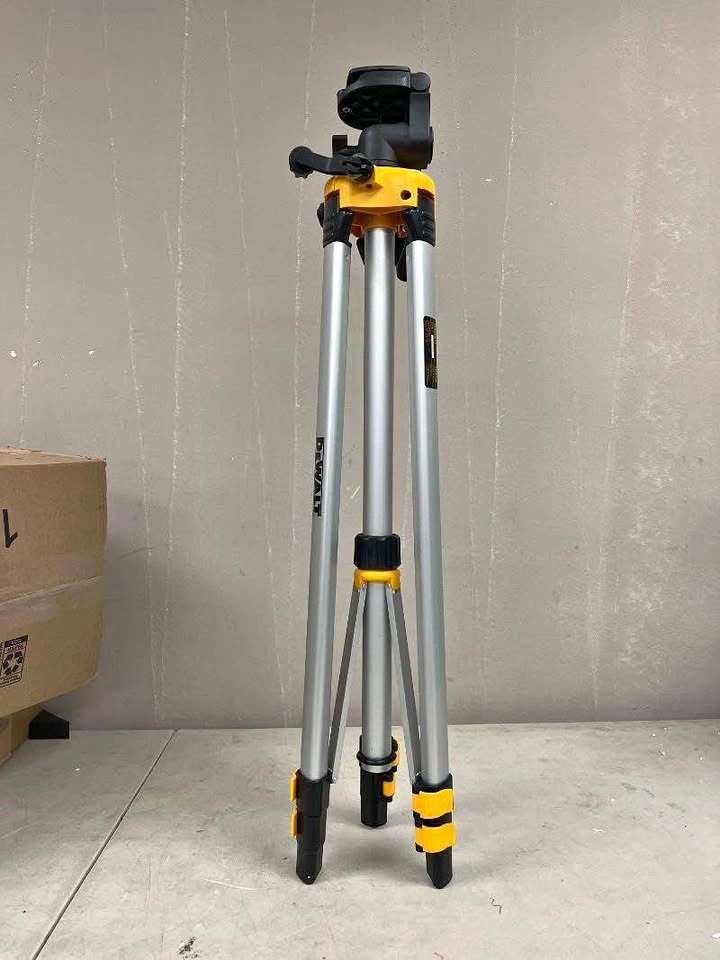 DEWALT Laser Tripod with Tilting Head BY792