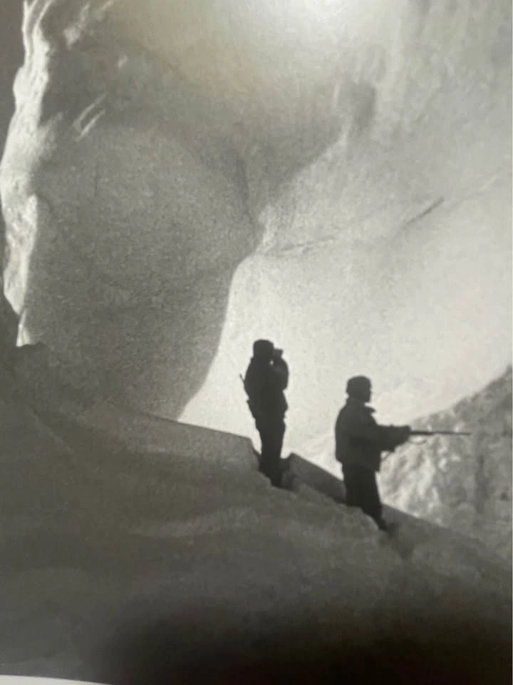 Ragnar Axelsson: Last Days of the Arctic (Hardcover) - photo 3