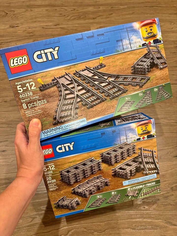 BNIB Sealed Lego City tracks and switch tracks 60205 & 60238