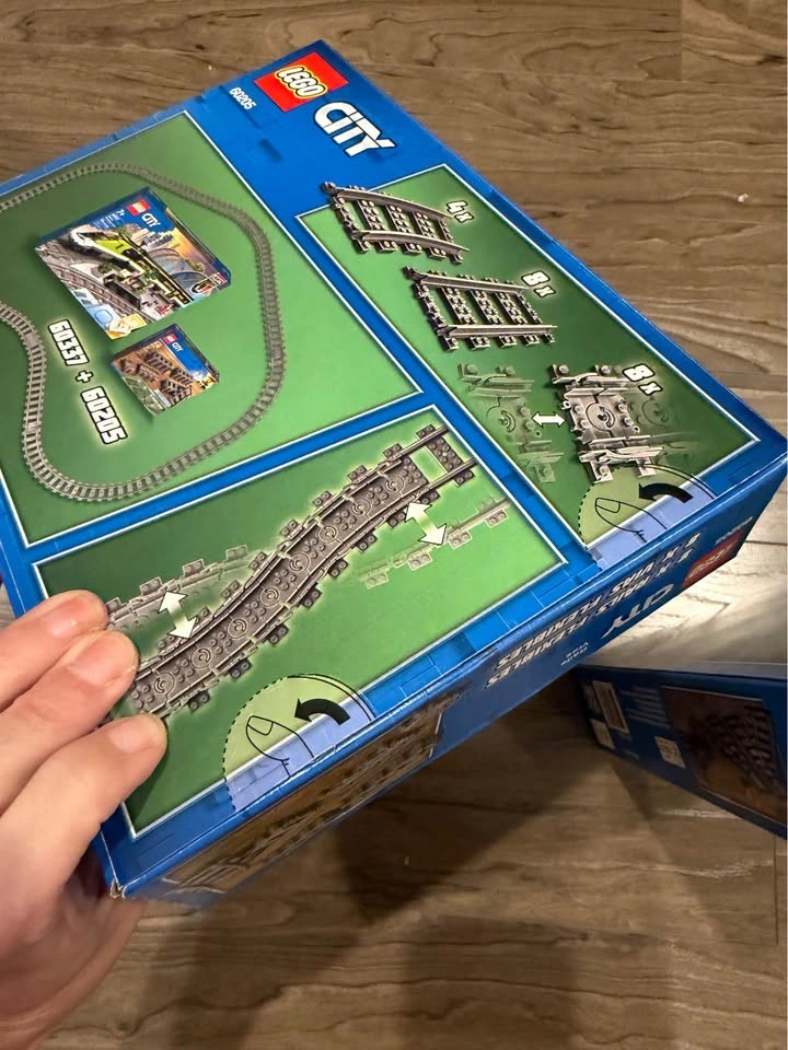 BNIB Sealed Lego City tracks and switch tracks 60205 & 60238 - photo 2